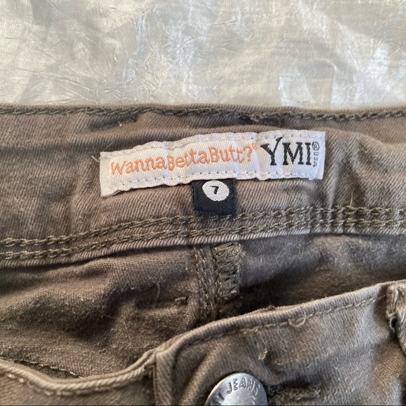 ❤️🔥3/$22❤️🔥 YMI WannaBettaButt army green shorts - Picture 3 of 9